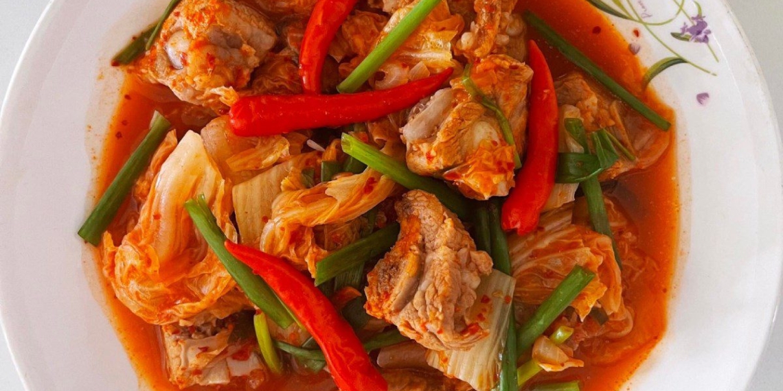 how to make spicy sour pork dried with kimchi delicious and very appealing 15080