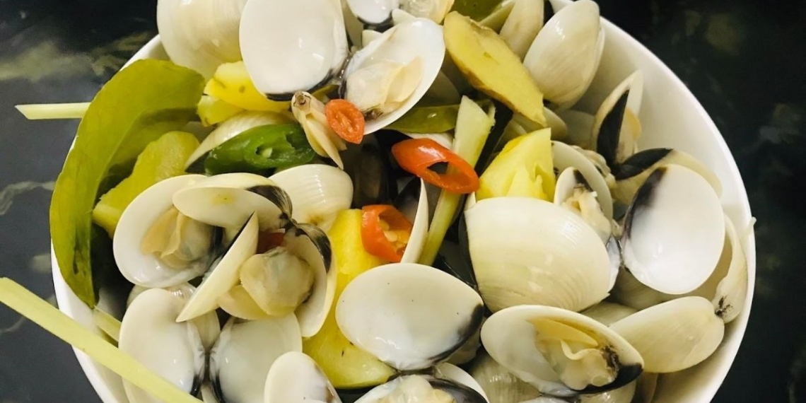 how to make steamed clams with coconut sweet fragrant for home meal 15995