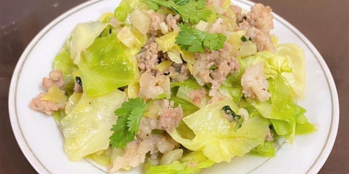 how to make stir fried cabbage with delicious and fragrant fried meat quickly at 17191