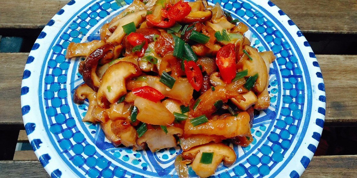 how to make stir fried pork with mushrooms and fragrant herbs for meal 15023