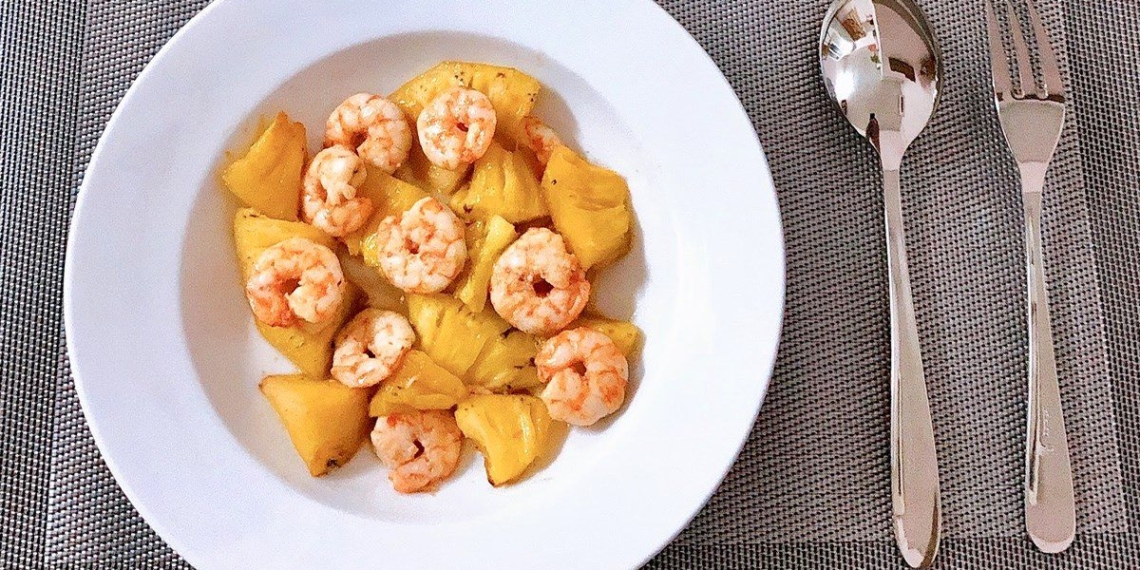 how to make stir fried shrimp with sour sweet pineapple delicious rice for the whole family 10047