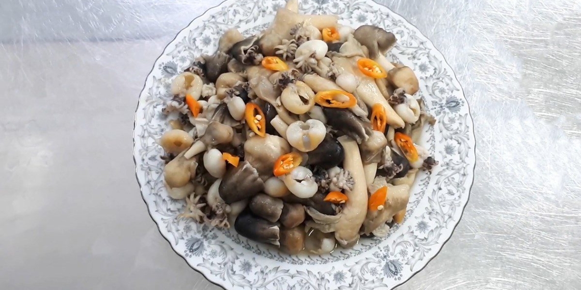 how to make stir fried squid with vietnamese mushrooms and aromatic delicious fat sweet eating 05989