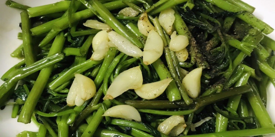 how to make stir fried water spinach with garlic delicious fragrant strong aroma 09390