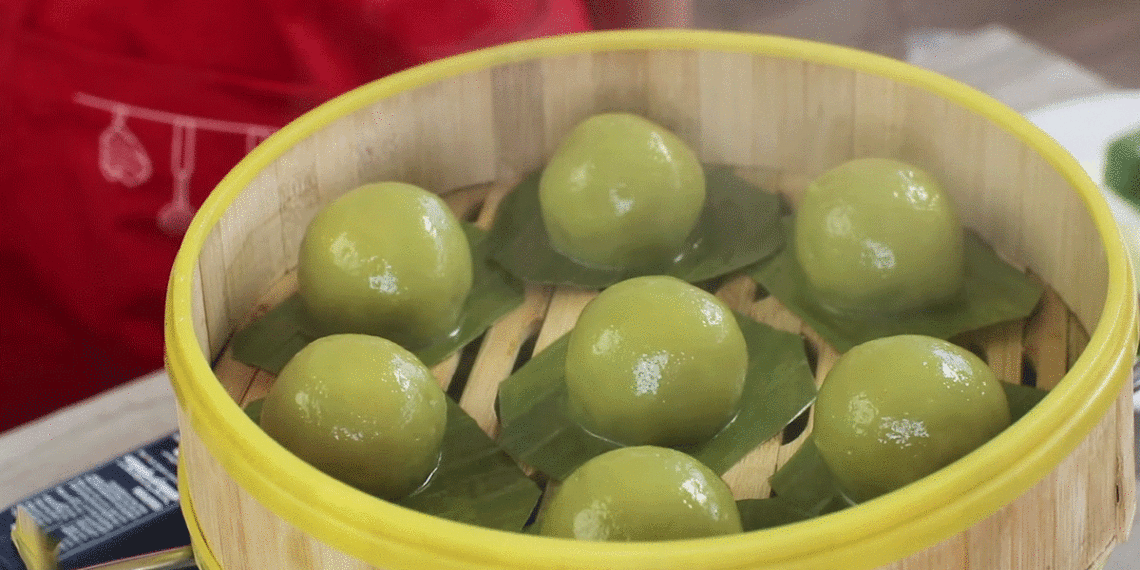 how to make sweet coconut leaf cake deliciously 02281