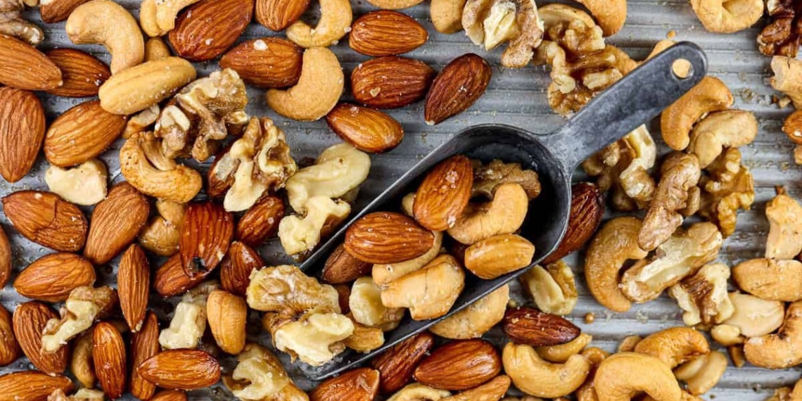 how to preserve various types of nuts without being weak during tet festival 03583