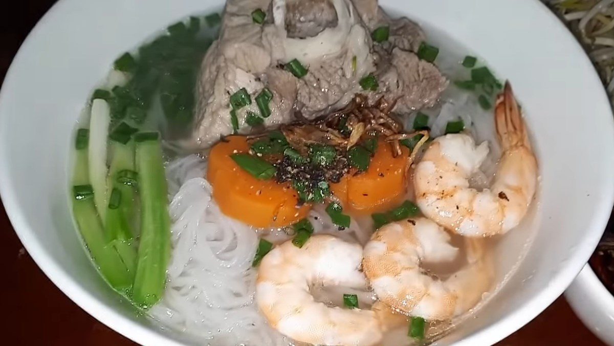 Pork bone noodle with shrimp