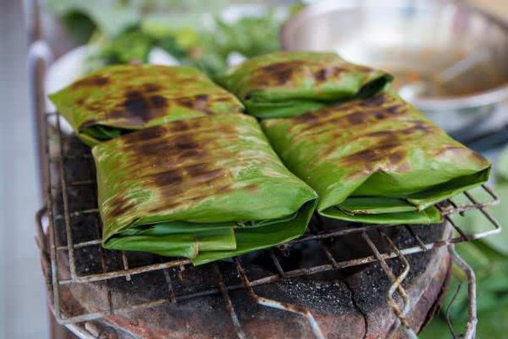 Step 3 Grilling the duck Grilled duck in banana leaves