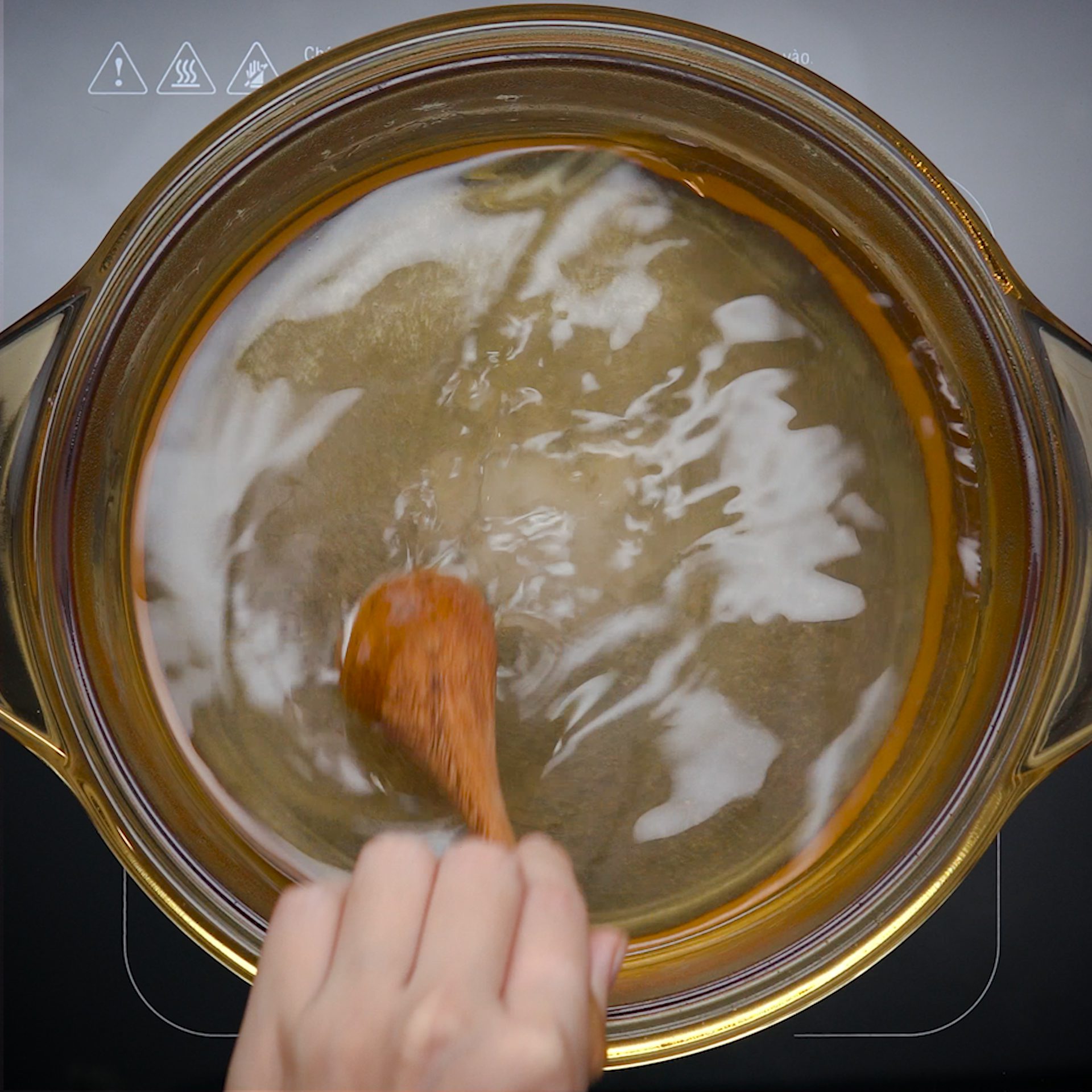 Step 1 Cook the syrup for sweet pickled lychee