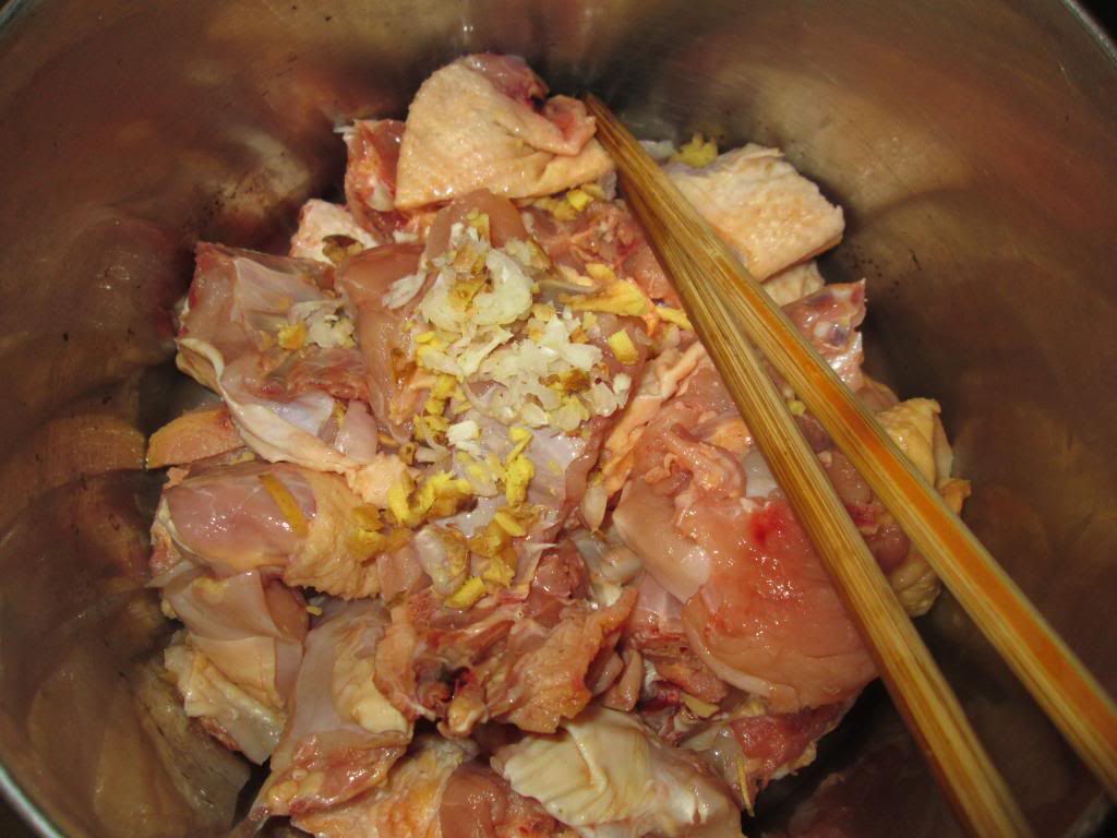 Step 2 Marinate Chicken for Chicken Mushroom Hotpot