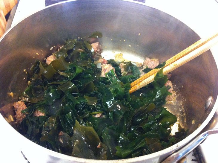 Step 2 Sautéing Beef and Seaweed for Seaweed Soup with Beef