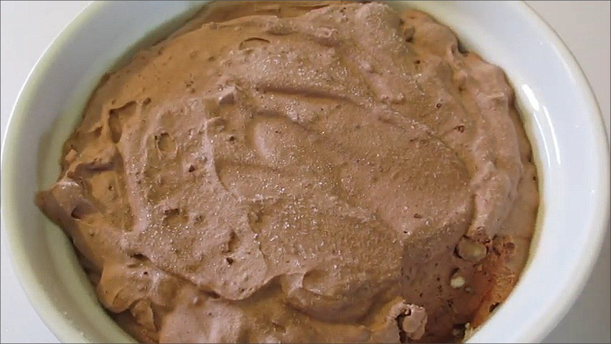 Almond chocolate ice cream from cocoa powder