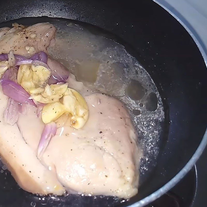 Step 3 Caramelize the pork for pork skin rolls