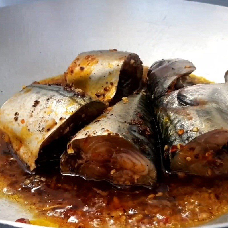 Step 4 Fish Braising Tuna Braised with Pineapple