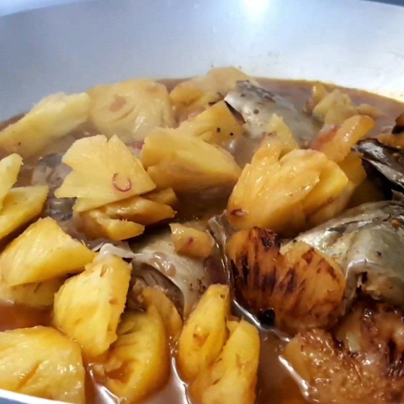 Step 4 Fish Braising Tuna Braised with Pineapple