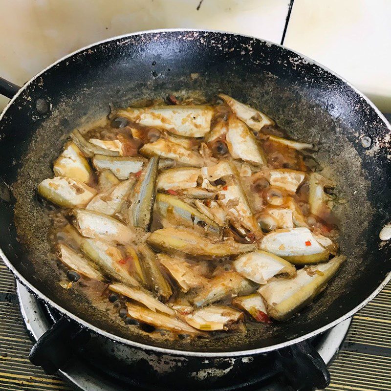 Step 3 Cooking fish Fish with pepper and coconut water (recipe shared by users)