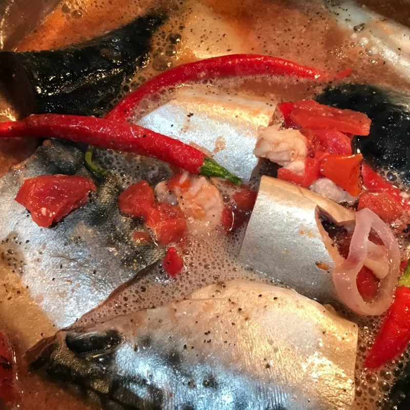 Step 4 Braised fish Mackerel braised with tomatoes using an electric pressure cooker