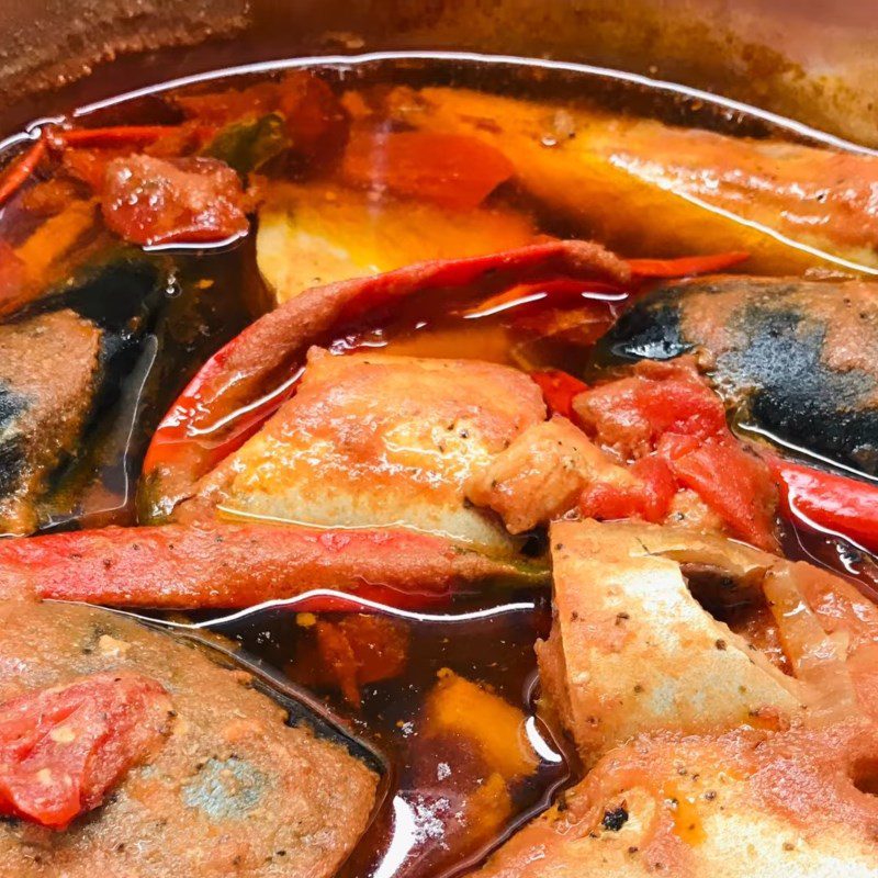 Step 4 Braised fish Mackerel braised with tomatoes using an electric pressure cooker