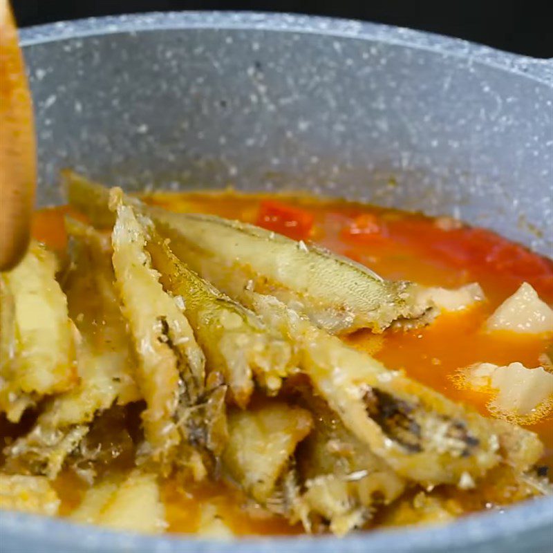 Step 5 Fish Stew Stewed goby with pickled vegetables and pork belly