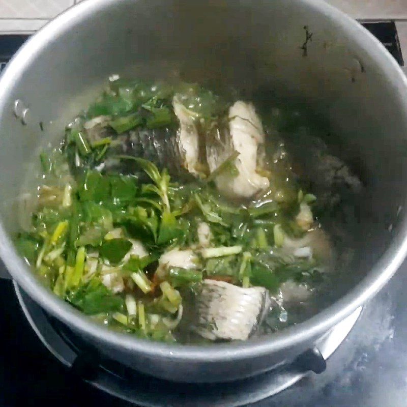 Step 3 Braised Snakehead Fish with Tomatoes