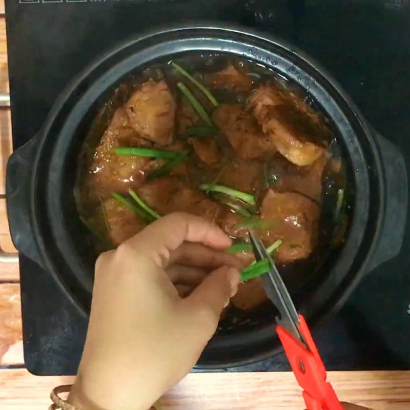 Step 4 Braised fish with ginger