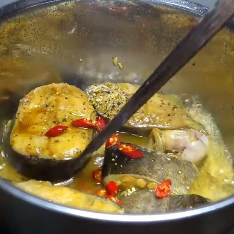 Step 4 Cook the fish with turmeric