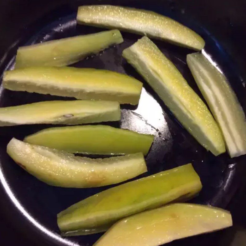 Step 4 Braise the fish Mackerel braised with starfruit