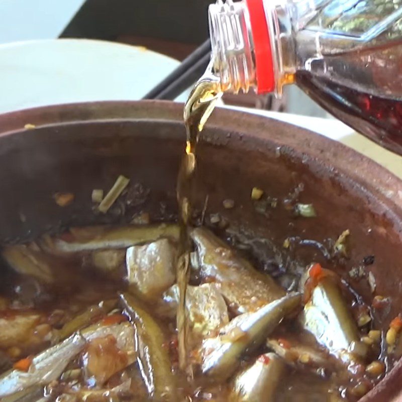 Step 4 Simmer the fish Fish simmered with pepper, garlic, and chili