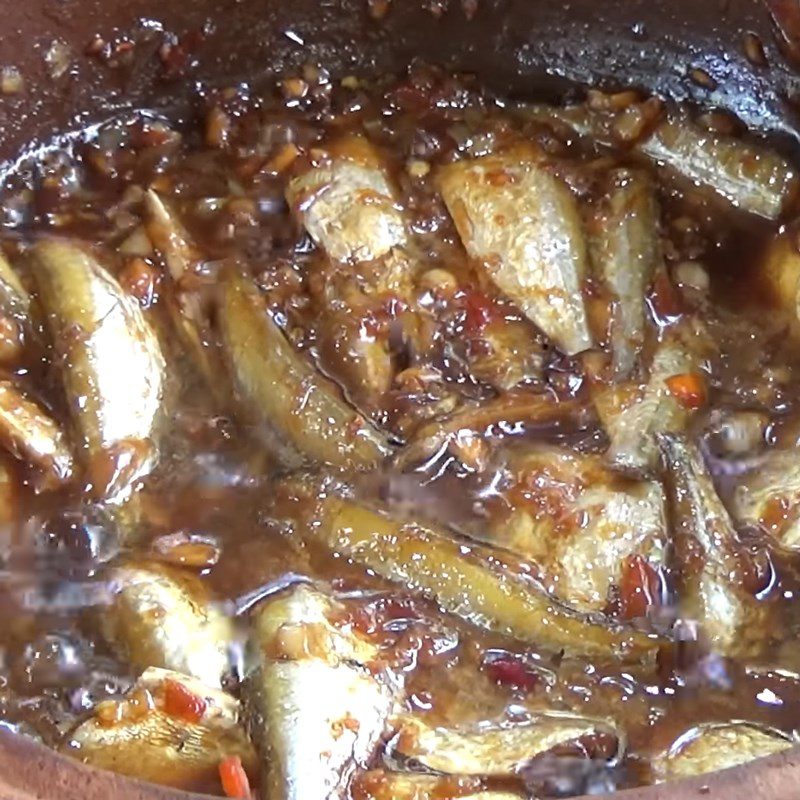 Step 4 Braised Fish with Pepper, Garlic, and Chili