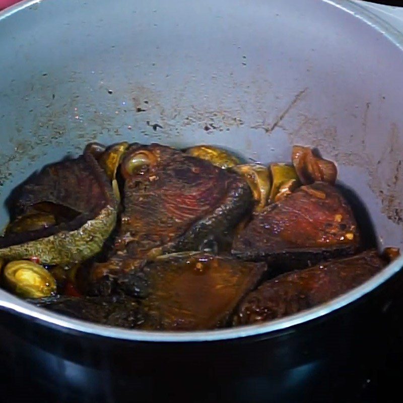 Step 3 Braised Fish with Sour Tamarind