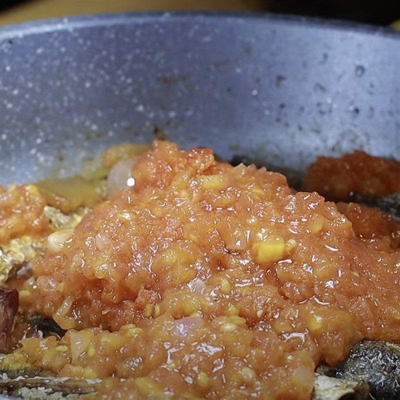 Step 5 Cook fish with tomato Mackerel cooked with tomato