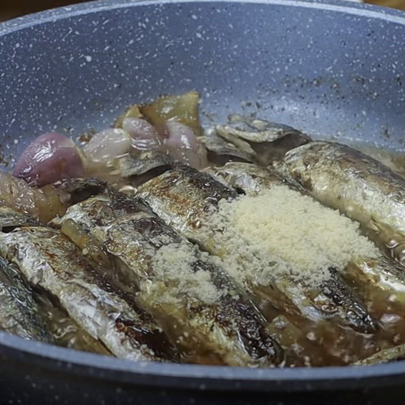 Step 5 Cook fish with tomato Mackerel cooked with tomato