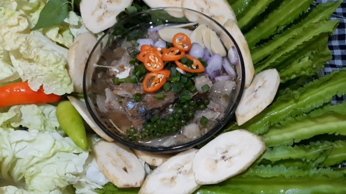 Dried fish with pork belly