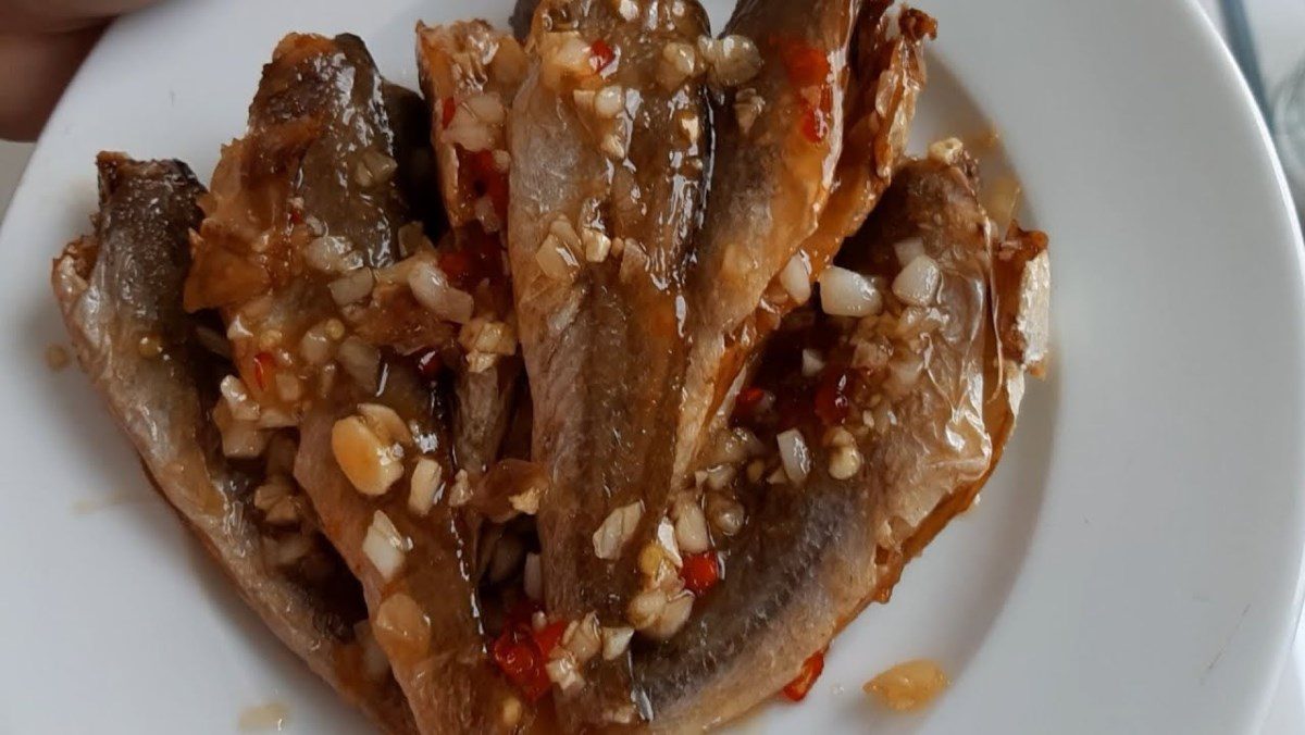 Dried stingray with fish sauce