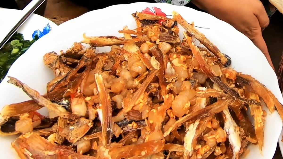 Dried stingray sautéed with garlic and chili