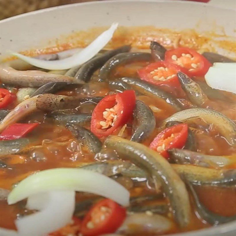 Step 4 Braised fish and complete eel porridge