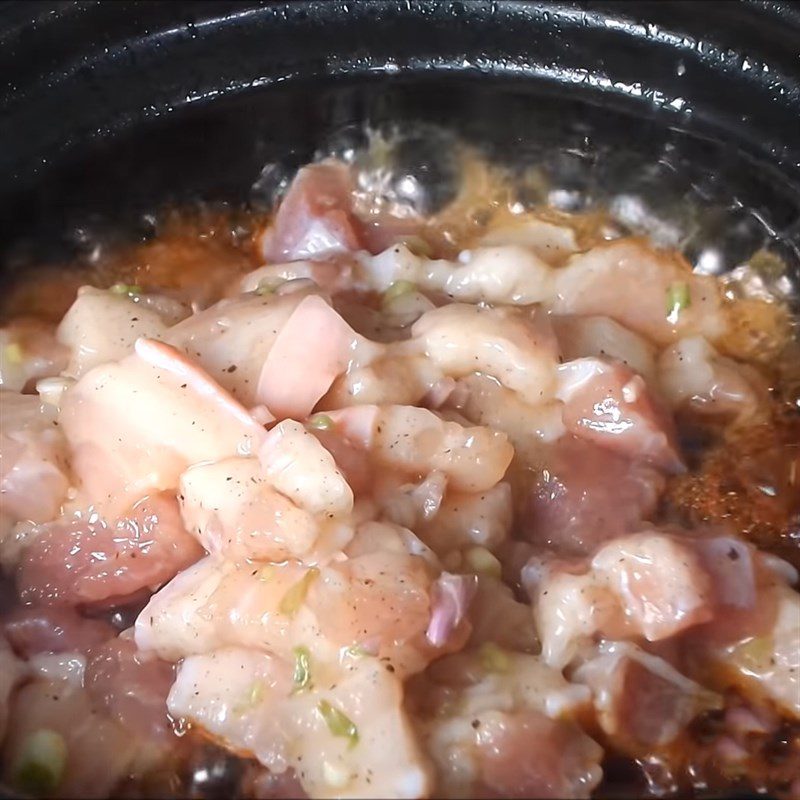 Step 5 Cooking fish with meat for braised goby fish with pork belly