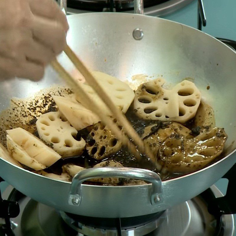 Step 3 Braised lotus root Braised lotus root with pepper