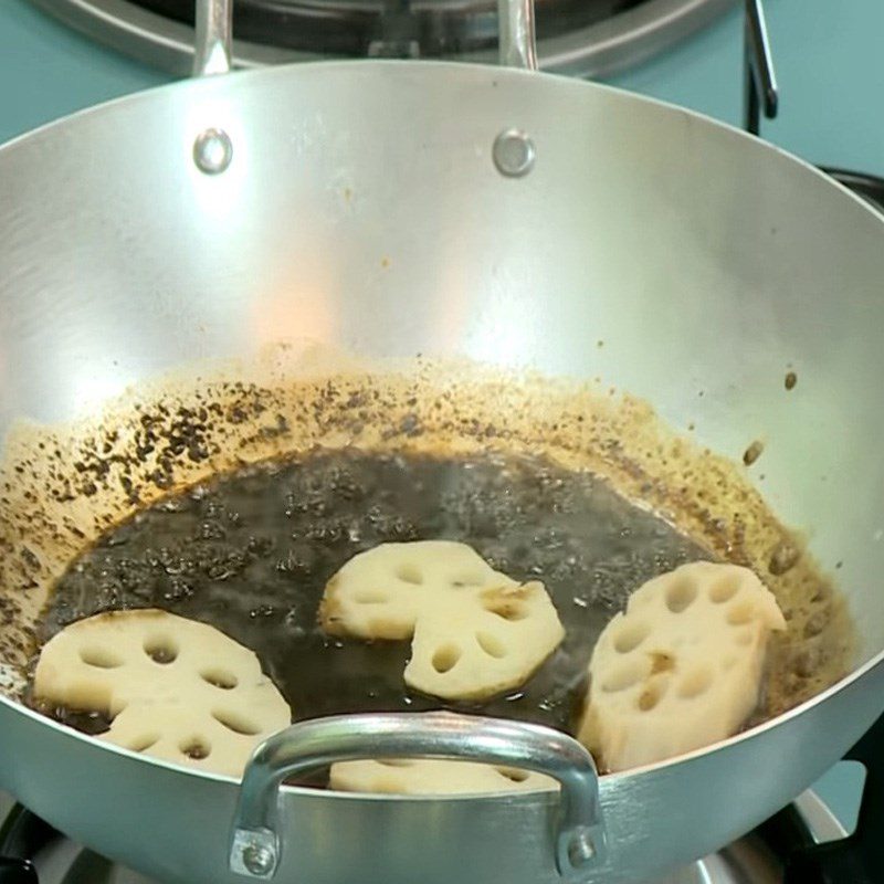 Step 3 Braised lotus root Braised lotus root with pepper