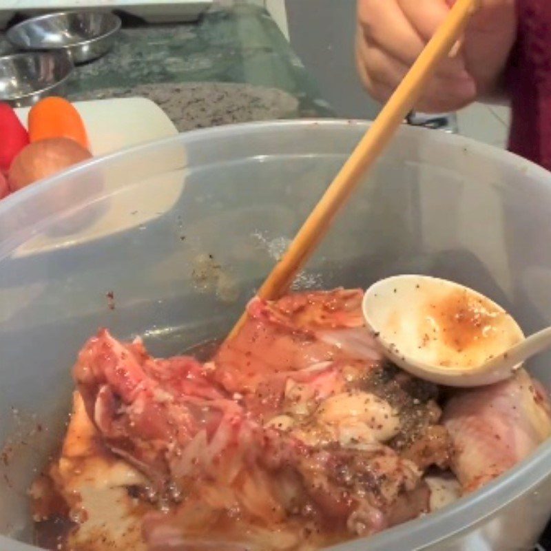 Step 3 Marinate the chicken for Braised Chicken with Dried Bamboo Shoots