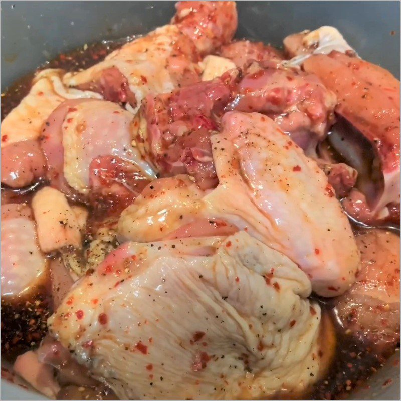 Step 3 Marinate the chicken for Braised Chicken with Dried Bamboo Shoots