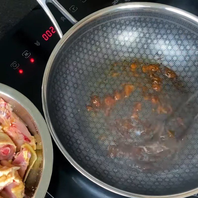 Step 4 Stew sweet and salty chicken Sweet and salty chicken stew