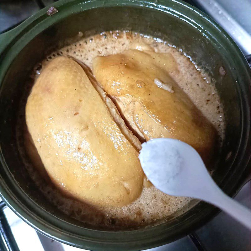 Step 2 Braised chicken with coca Chicken thigh braised with coca