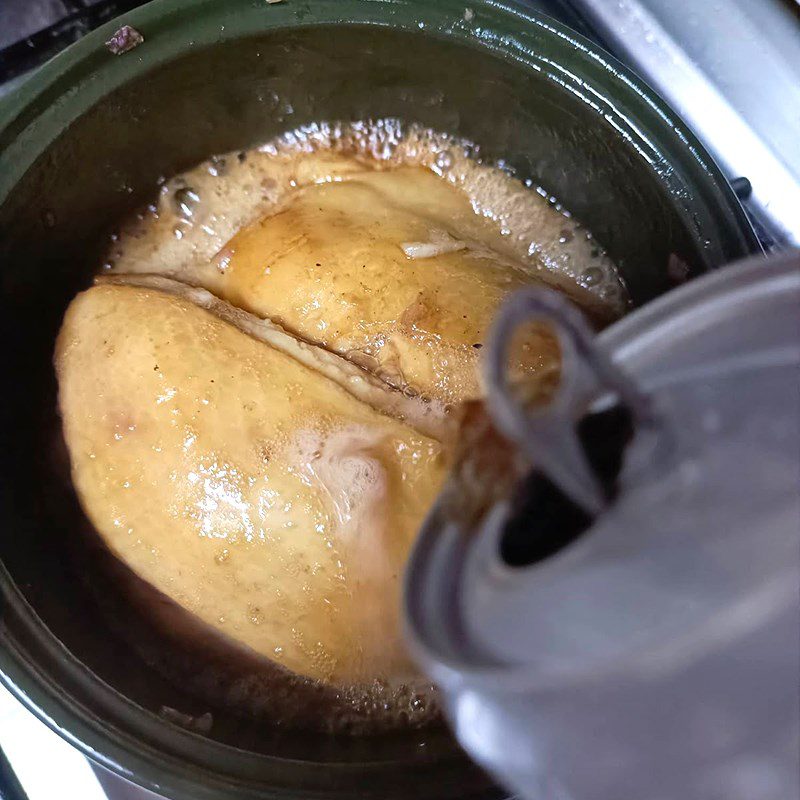 Step 2 Braised chicken with coca Chicken thigh braised with coca