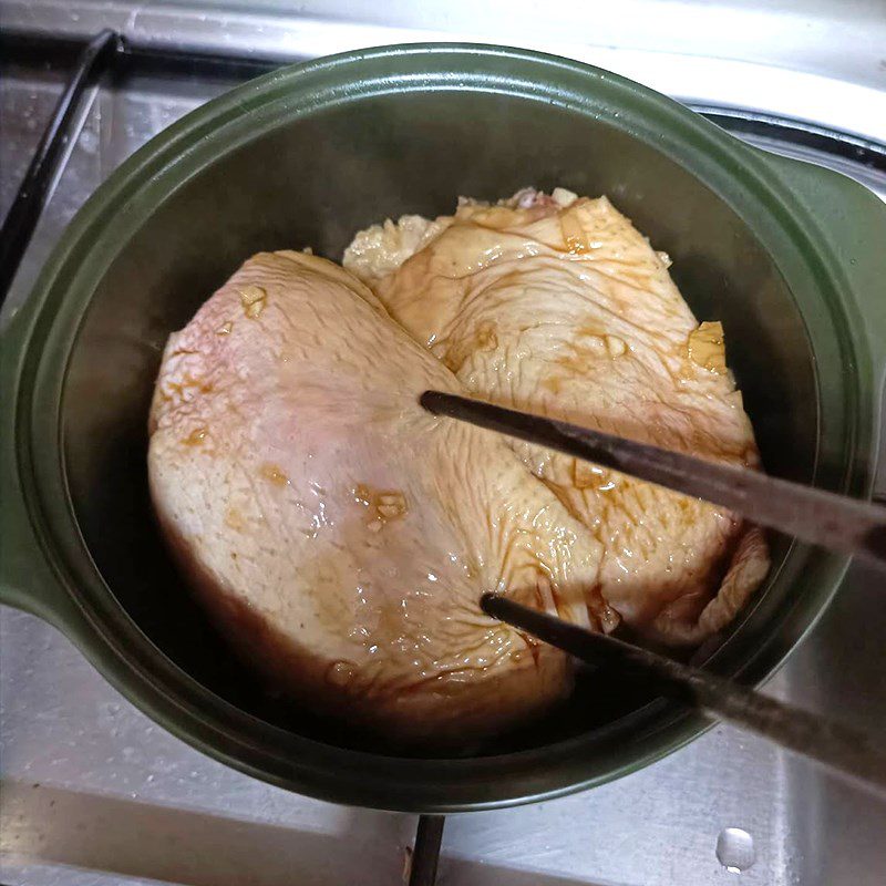 Step 2 Braised chicken with coca Chicken thigh braised with coca