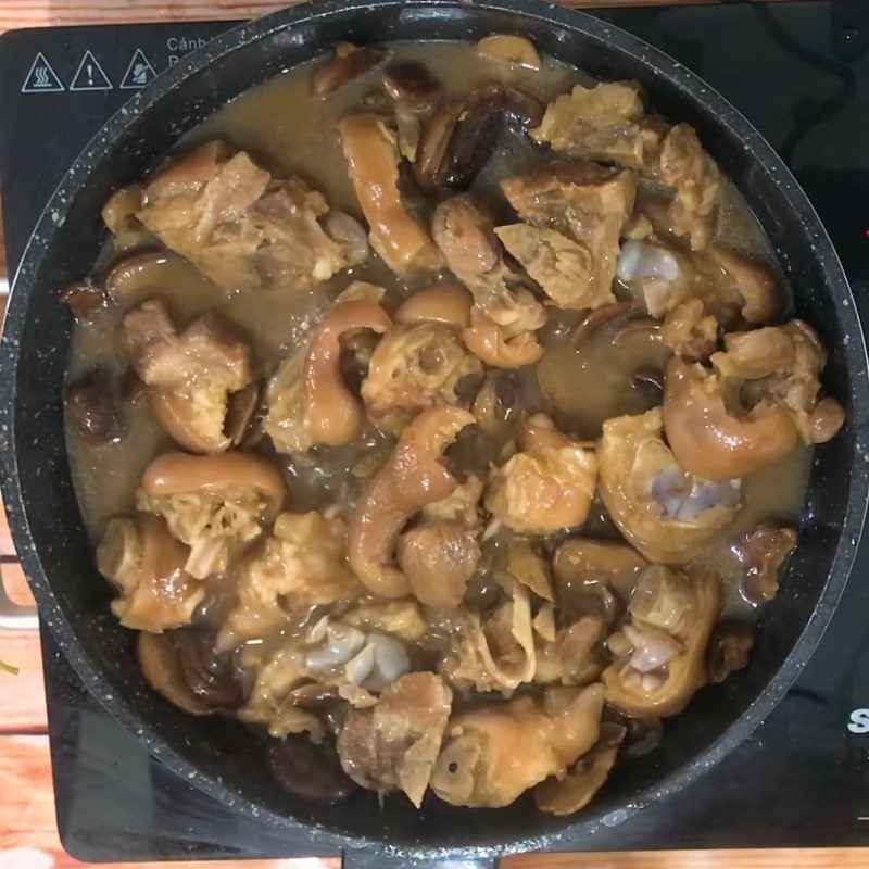 Step 4 Braised Pork Leg with Shiitake Mushrooms