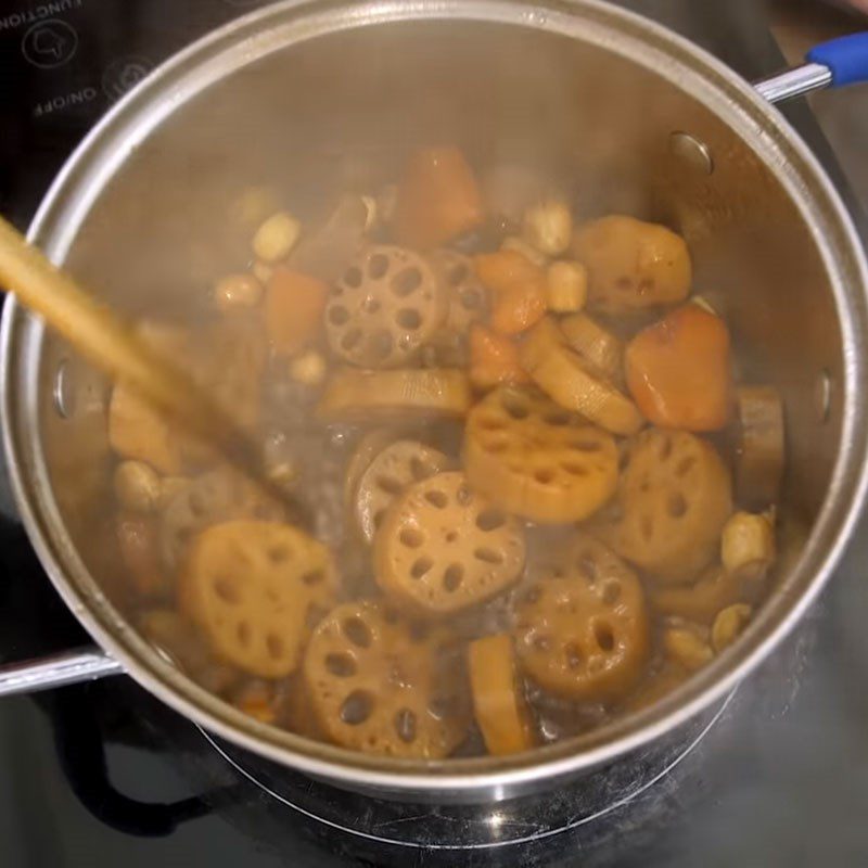 Step 3 Stewed Dishes Lotus Root Stew with Lotus Seeds