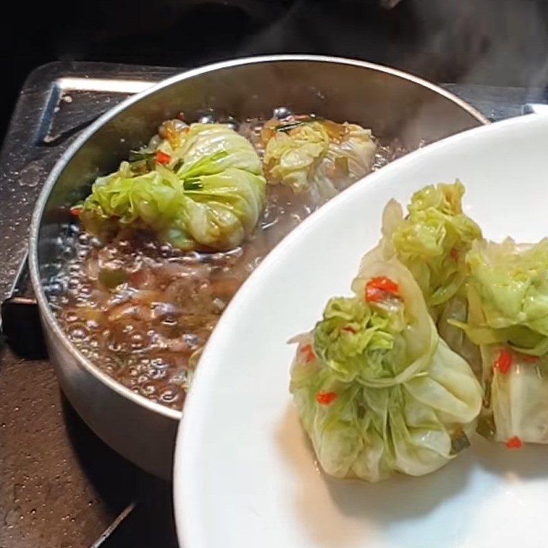 Step 7 Cooking the dish with cabbage rolls and tofu