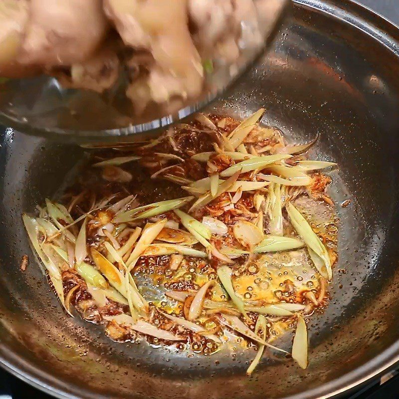 Step 4 Stewed Pork Leg Stewed Pork Leg with Lemongrass and Chili