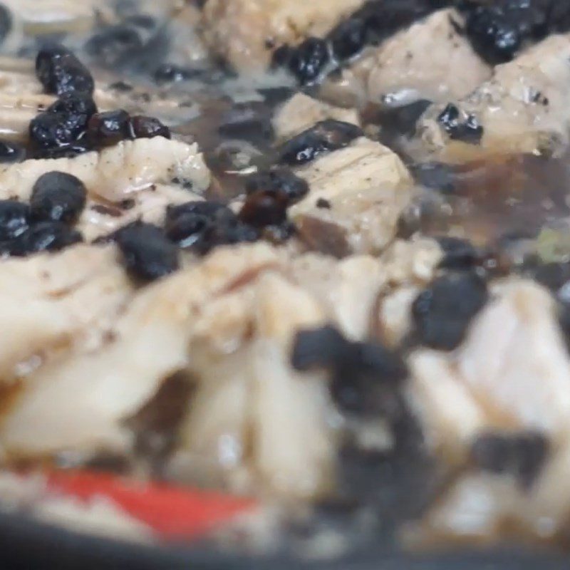 Step 3 Cook the dish for braised pork with fermented black bean sauce