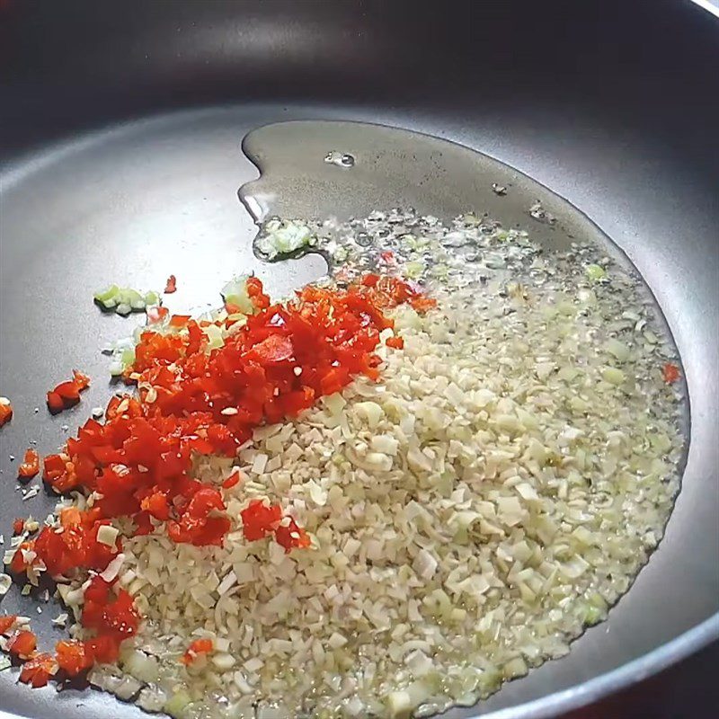 Step 2 Stir-fry the mushrooms for Stir-fried Oyster Mushrooms with Lemongrass and Chili